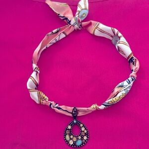 Pendant Tie Necklace